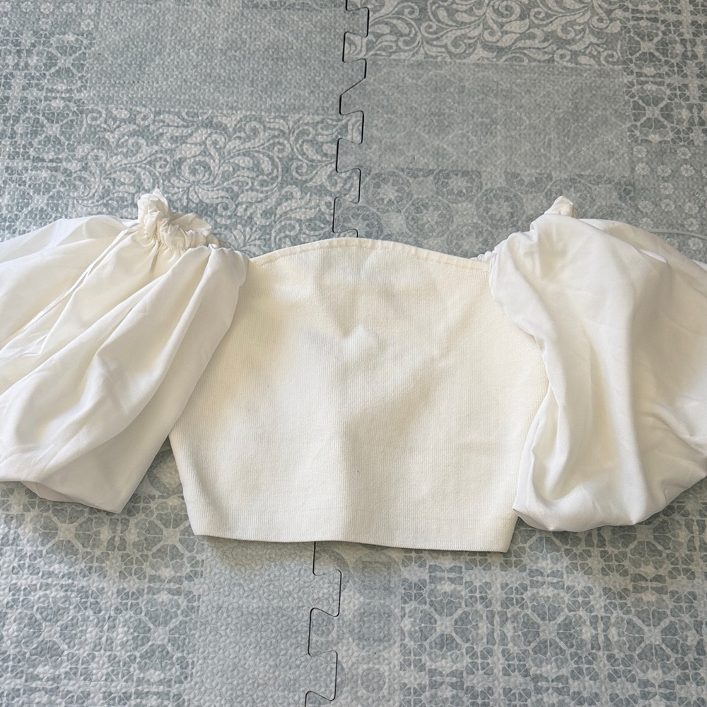 Astr White Off-Shoulder Puff Sleeve Crop Top